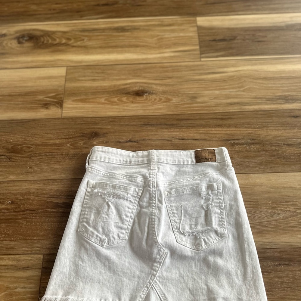 American Eagle, outfitters stretch white distressed jeans skirt size 4 - Picture 4 of 4